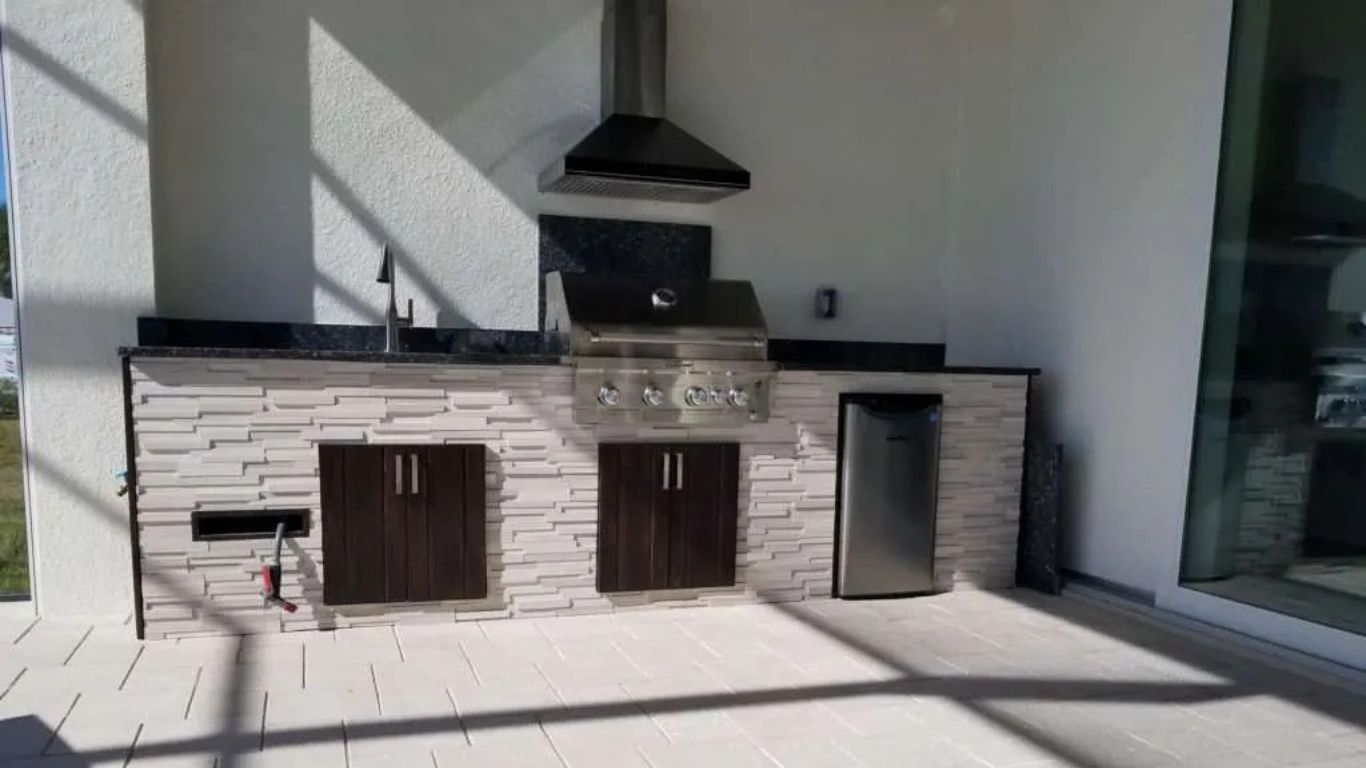 Quality outdoor kitchen paving services